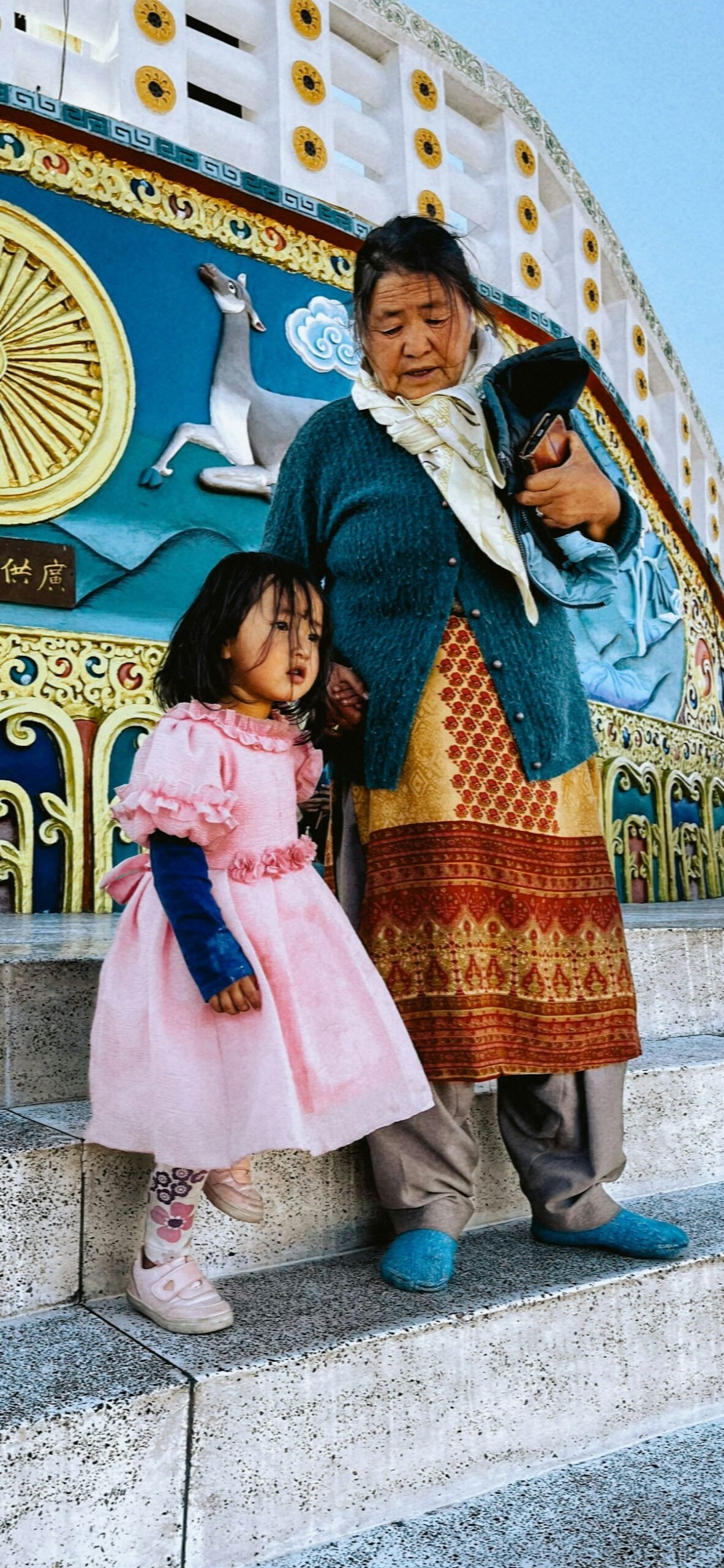 A man and a little girl standing together in Ladakh